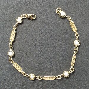 Estate Gold Tone Fine Jewelry Braclet - Dainty & Fashionable - Item 406